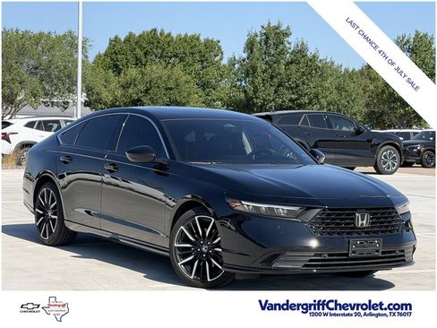 Used 2025 Honda Accord Touring image 2