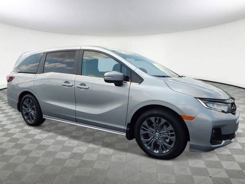 New 2026 Honda Odyssey Touring image 8