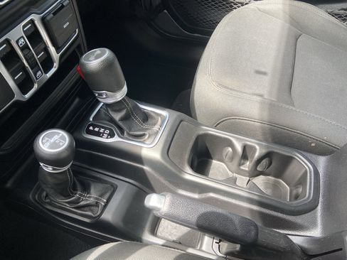 Used 2020 Jeep Wrangler Unlimited Sahara image 18