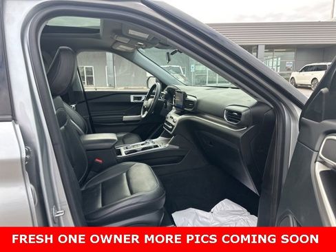 Used 2022 Ford Explorer XLT w/ Equipment Group 202A image 7