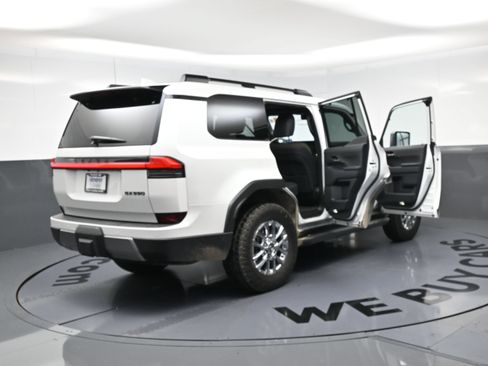 Used 2024 Lexus GX 550 AWD/4WD image 17
