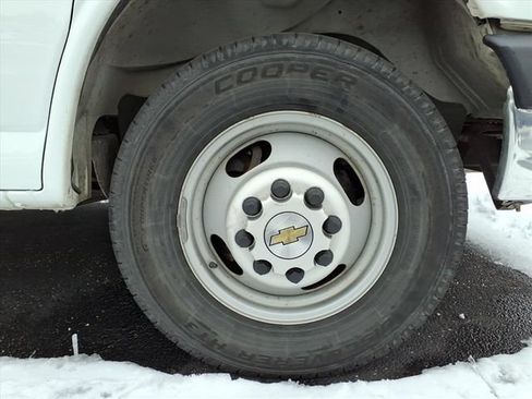 Used 2016 Chevrolet Express 3500 RWD image 9
