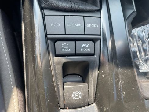 Used 2026 Toyota Camry SE FWD image 19