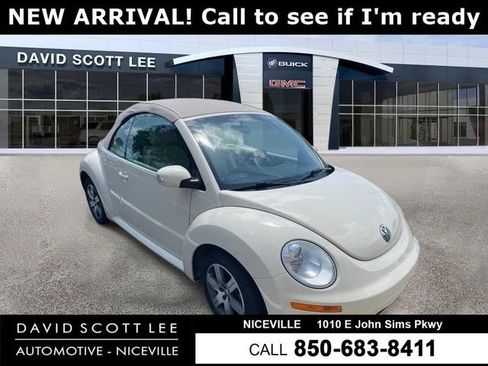 Used 2006 Volkswagen Beetle Convertible w/ Package 1 FWD image 1