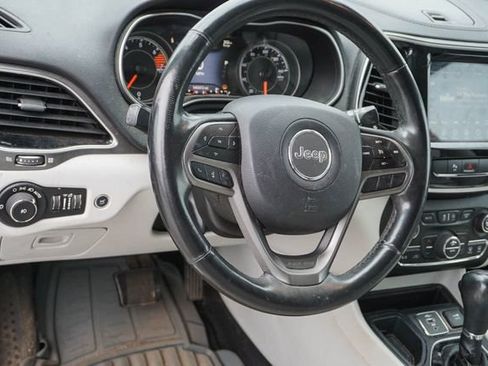 Used 2019 Jeep Cherokee Limited FWD image 7