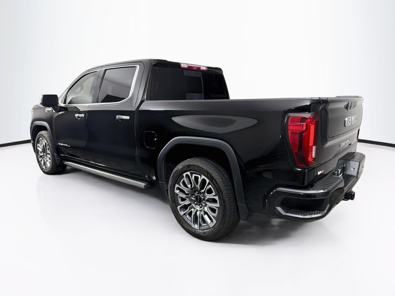 Used 2023 GMC Sierra 1500 Denali Ultimate AWD/4WD image 5