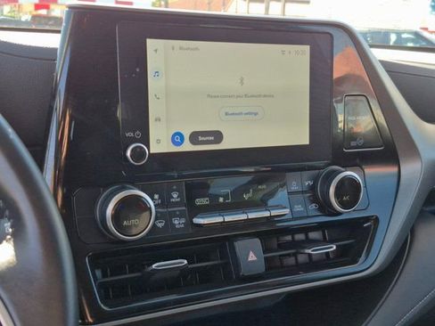 Used 2025 Toyota Highlander LE image 13
