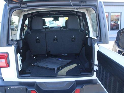 Used 2024 Jeep Wrangler Unlimited Rubicon AWD/4WD image 6