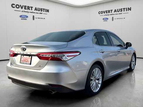 Used 2018 Toyota Camry XLE FWD image 5