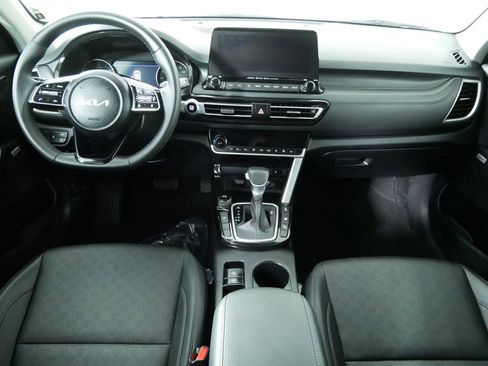 Certified 2023 Kia Seltos SX w/ SX Sunroof Package image 19