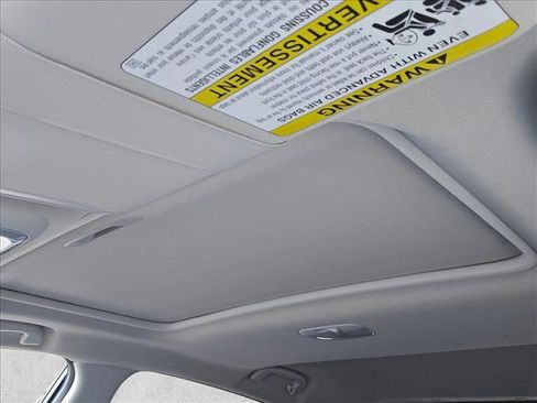 Used 2025 Subaru Crosstrek 2.0i Premium image 17