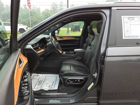 Used 2022 Jeep Grand Cherokee Summit AWD/4WD image 29