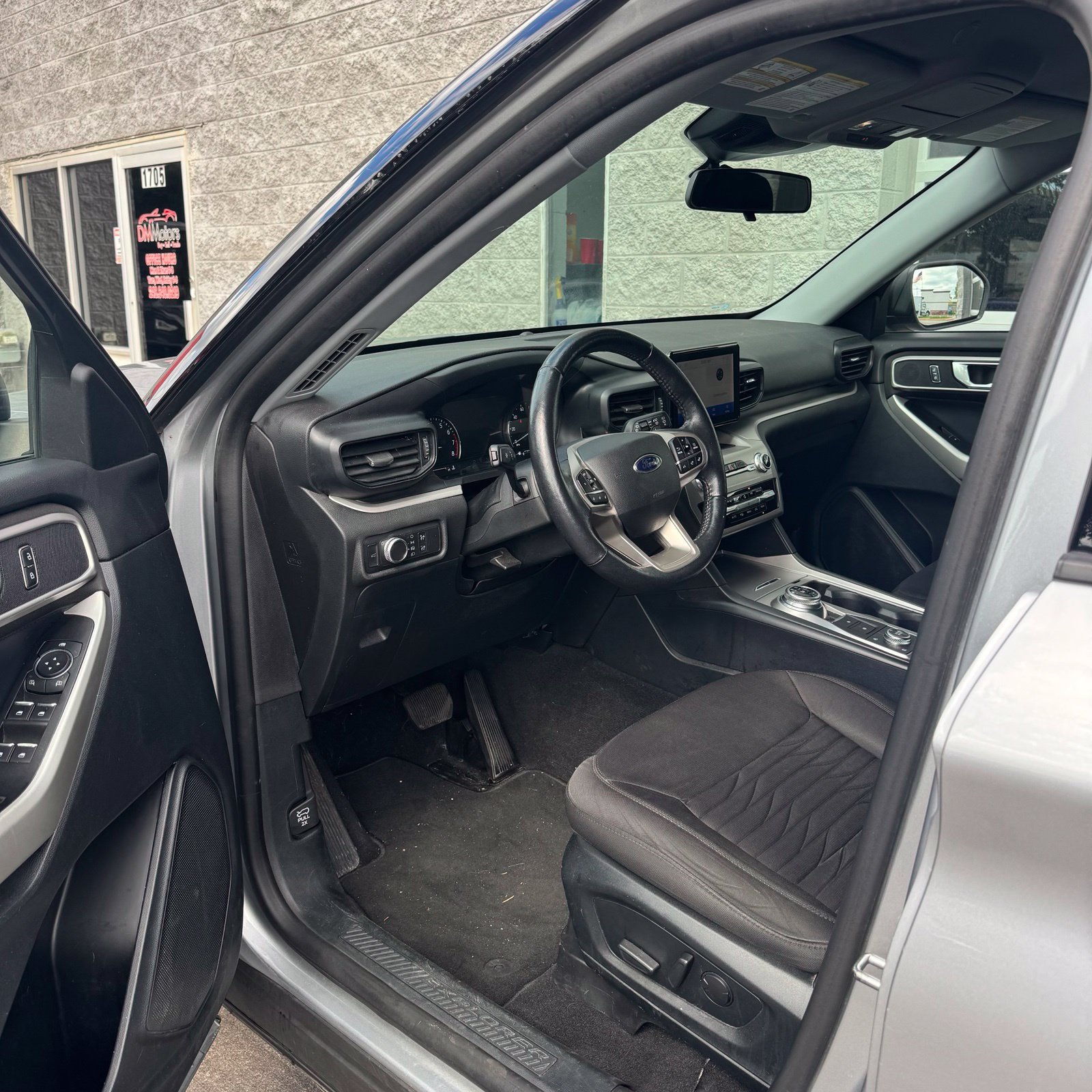 Used 2020 Ford Explorer XLT w/ Comfort Package AWD/4WD image 9