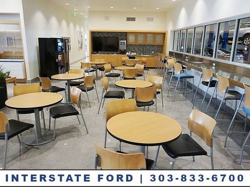 Used 2023 Ford Explorer Limited w/ Limited Technology Package image 7