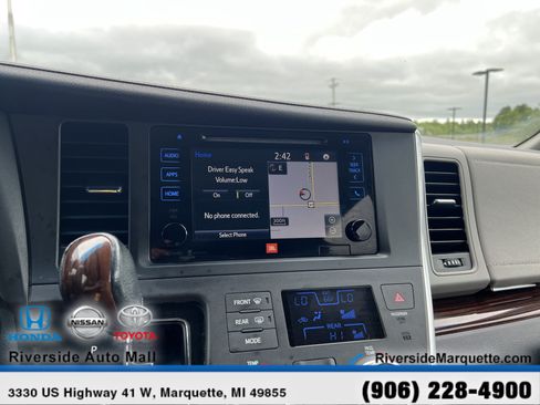 Used 2015 Toyota Sienna Limited Premium w/ Four Season Floor Mat Package FWD image 17