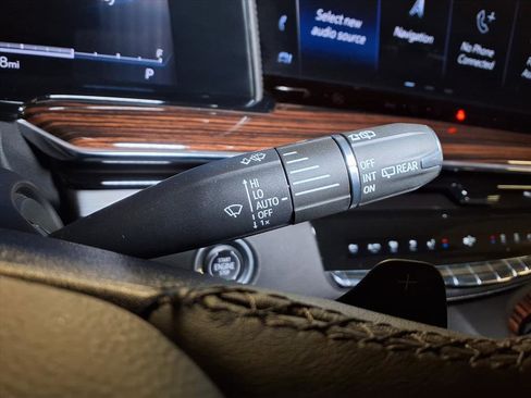 Certified 2023 Cadillac Escalade ESV Luxury image 12