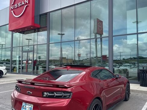 Used 2016 Chevrolet Camaro SS RWD image 5