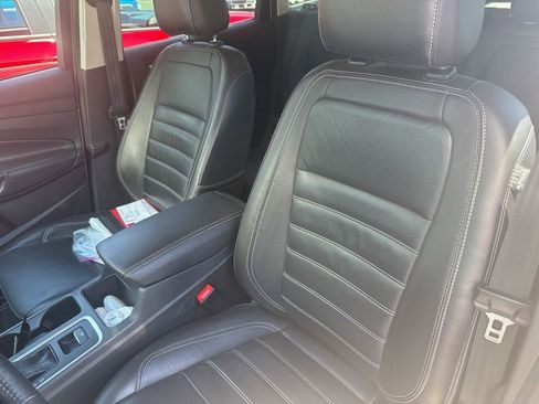 Used 2017 Ford Escape SE w/ SE Leather Comfort Package AWD/4WD image 9