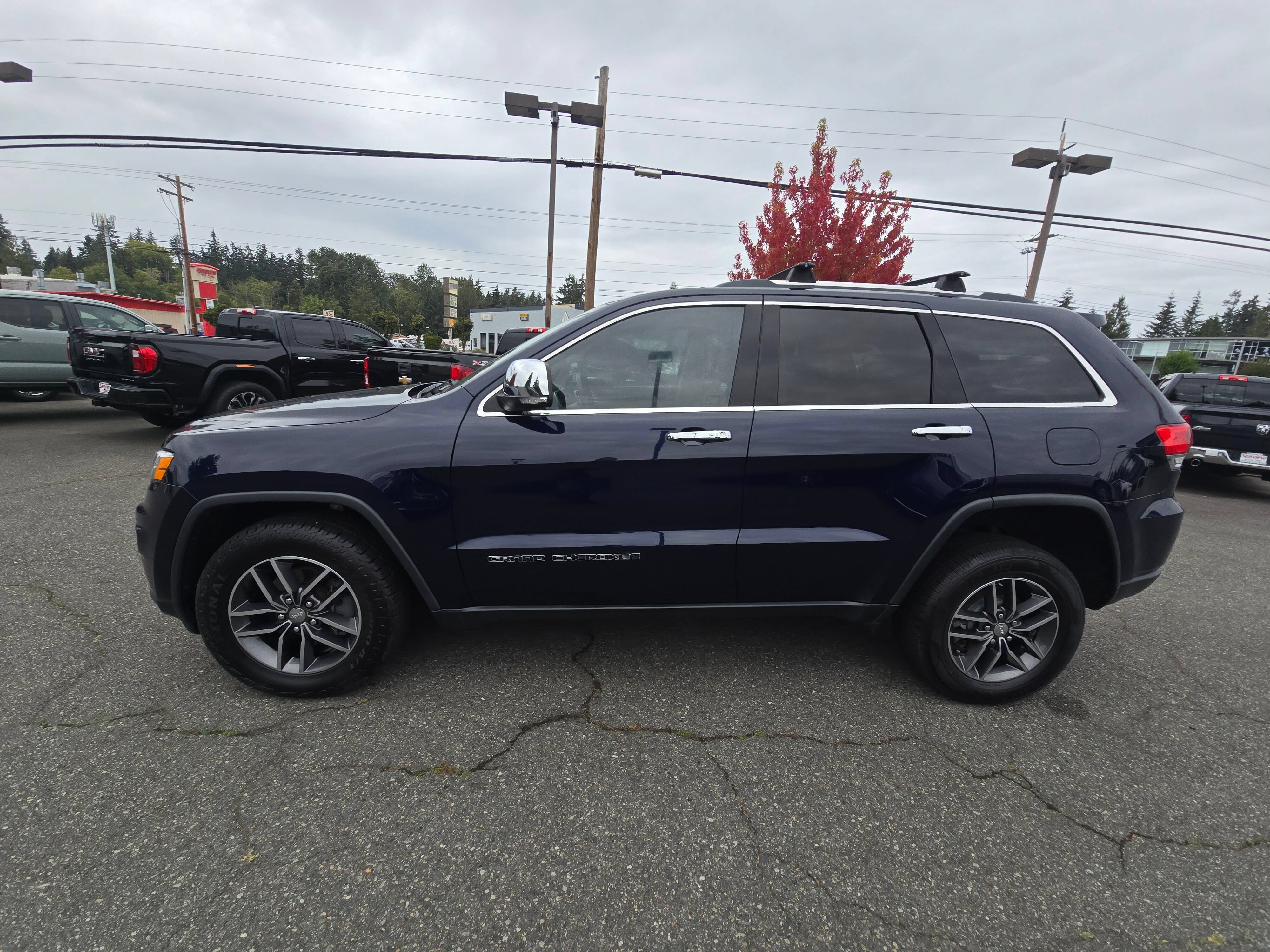 Used 2017 Jeep Grand Cherokee Limited AWD/4WD image 4