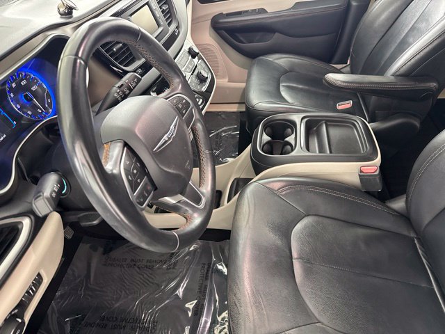 Used 2017 Chrysler Pacifica Touring-L FWD image 22