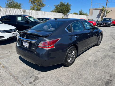 Used 2015 Nissan Altima 2.5 S w/ Special Edition Package FWD image 7