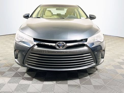Certified 2017 Toyota Camry XLE FWD image 3