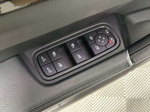 Certified 2023 Porsche Cayenne Coupe AWD/4WD image 13