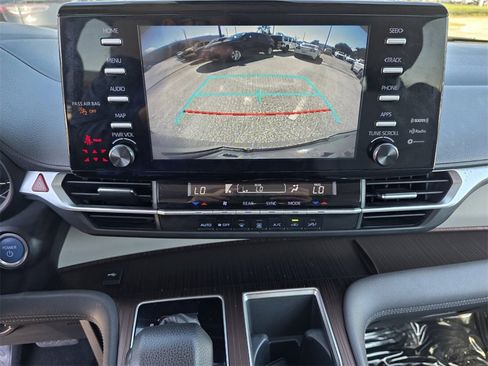 Used 2022 Toyota Sienna LE image 23