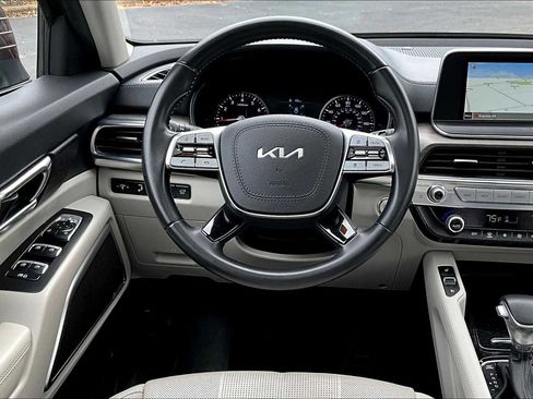 Used 2022 Kia Telluride EX w/ EX Premium Package image 5