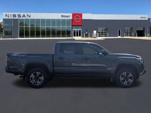 Used 2019 Toyota Tacoma TRD Sport AWD/4WD image 2