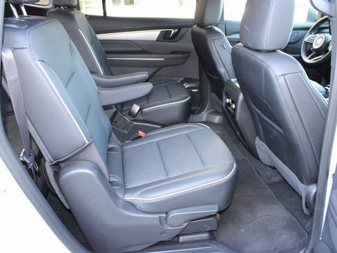 Used 2025 Buick Enclave Preferred image 18