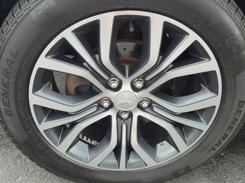 Used 2017 Mitsubishi Outlander SEL image 35