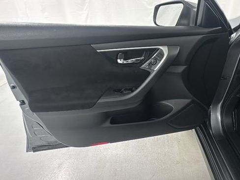 Used 2014 Nissan Altima 2.5 SV image 16