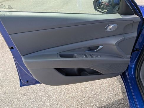 Used 2024 Hyundai Elantra SEL image 11