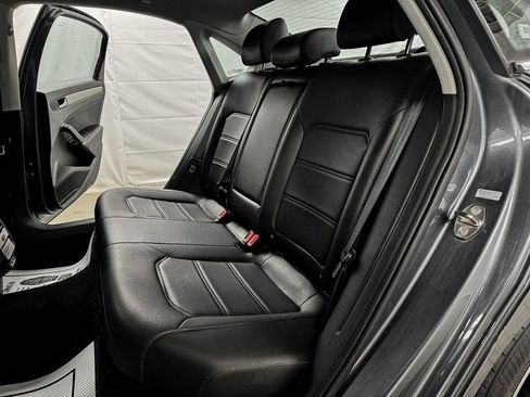 Used 2022 Volkswagen Passat 2.0T SE image 10