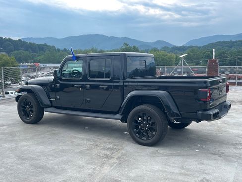 Used 2021 Jeep Gladiator Overland AWD/4WD image 5