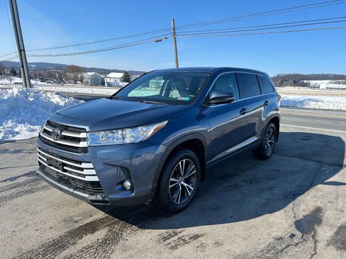 Used 2017 Toyota Highlander AWD V6 image 4
