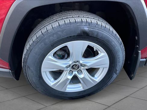 Used 2019 Toyota RAV4 LE w/ Carpet Mat Package image 11