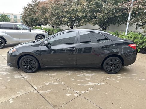 Used 2017 Toyota Corolla LE FWD image 8
