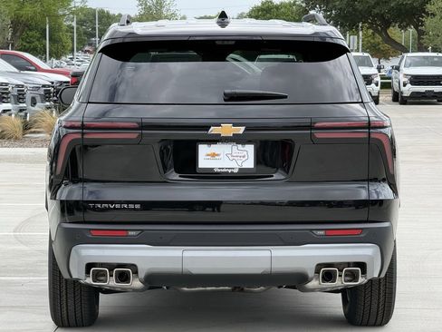 New 2026 Chevrolet Traverse LT w/ Driver Confidence Package FWD image 5