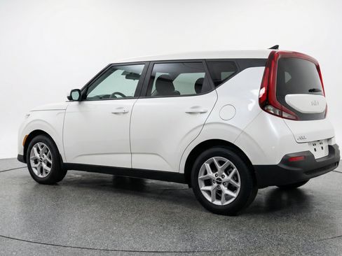 Used 2025 Kia Soul LX w/ LX Technology Package FWD image 6