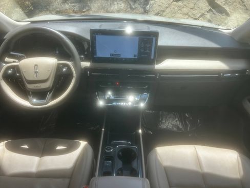Used 2023 Lincoln Corsair Reserve w/ Equipment Group 201A FWD image 11