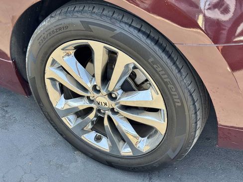 Used 2017 Kia Sedona SX Limited FWD image 22