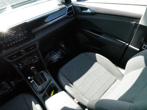 Certified 2025 Volkswagen Taos SE AWD/4WD image 11