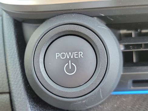 Used 2025 Toyota Prius XLE image 33