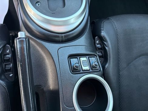 Used 2016 Nissan 370Z Touring image 18