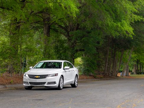 Used 2020 Chevrolet Impala LT FWD image 35