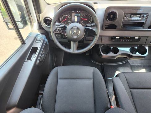 Used 2025 Mercedes-Benz Sprinter 2500 image 11