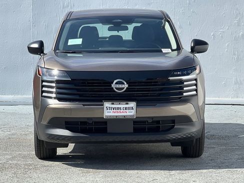 New 2025 Nissan Kicks S image 2