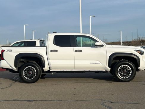 Certified 2025 Toyota Tacoma TRD Off-Road image 3